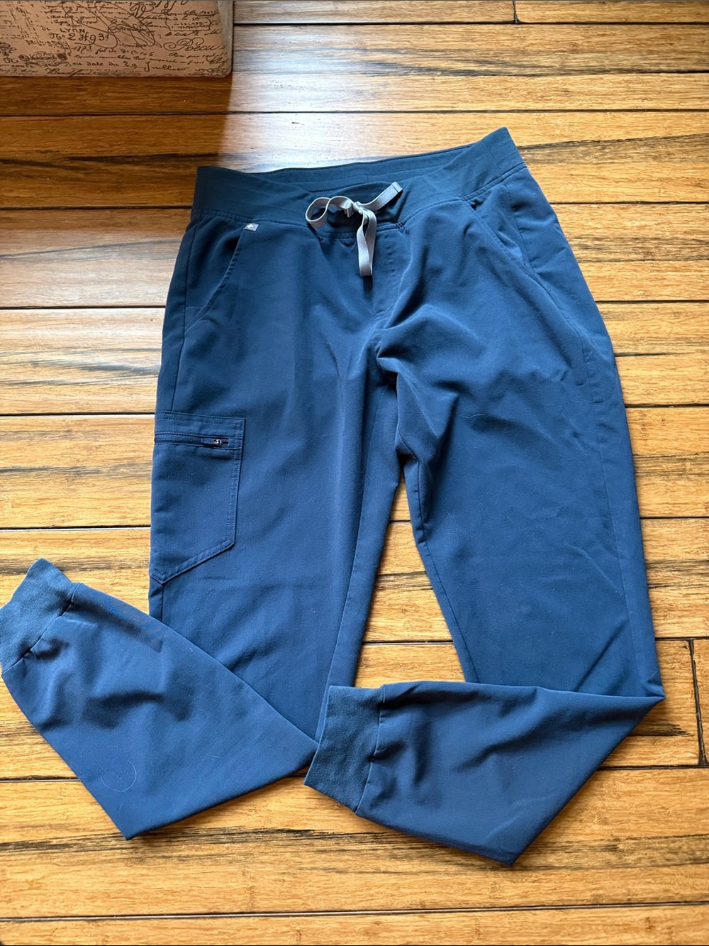 Figs Women's Navy/Green Drawstring Jogger with Zip Cargo Pocket Size Medium Tall